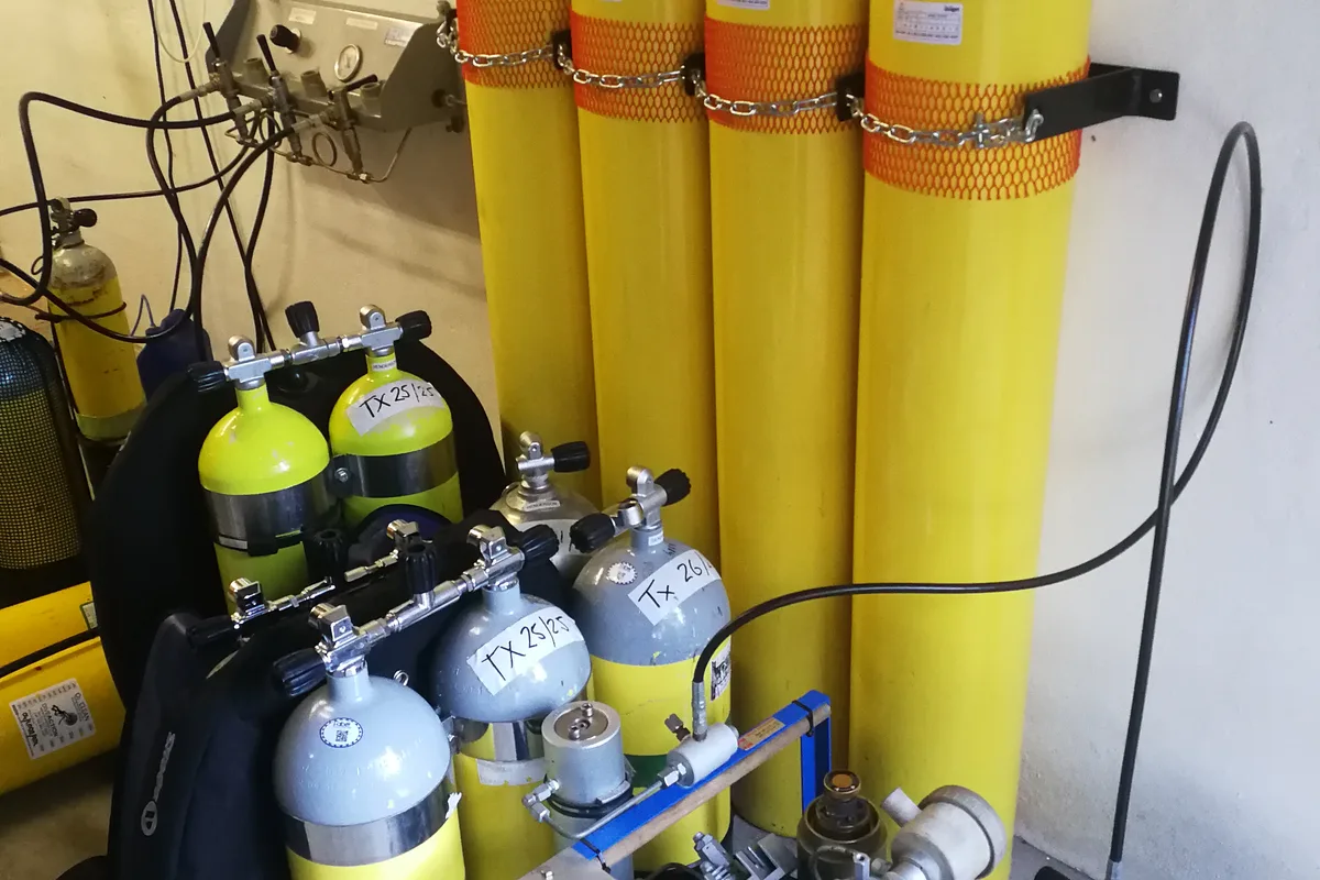 Industrial and marine gas cylinders supplied by Anchor Safety in Fujairah